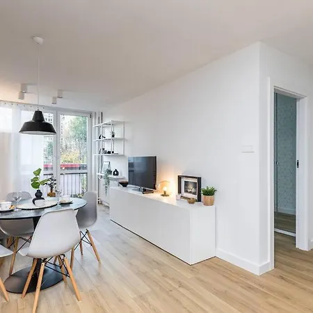 Apartman Superapart Jana Pawla Ii, 302 Cozy Urban Retreat, Perfect For Couples Varsó