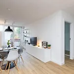 Apartman Superapart Jana Pawla Ii, 302 Cozy Urban Retreat, Perfect For Couples Varsó